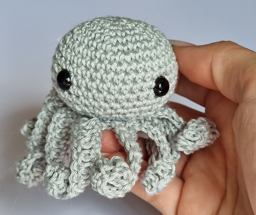 Blog-Inhaltsbild für 'Kostenlose Häkelanleitung Kleine Krake Karlos'